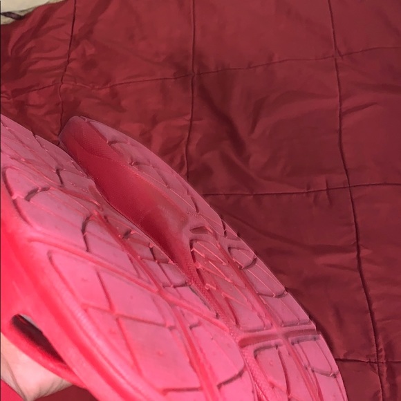 LeBron Signature Limited Edition Flip Flops - Picture 5 of 7